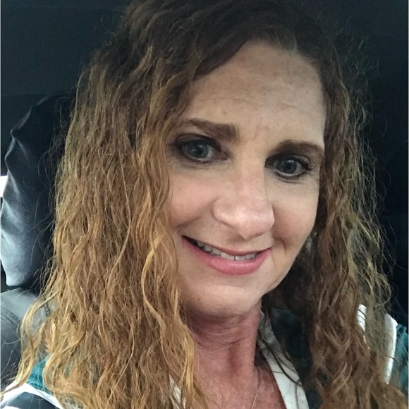 Meet your Posher, Lisa - Picture 2 of 2